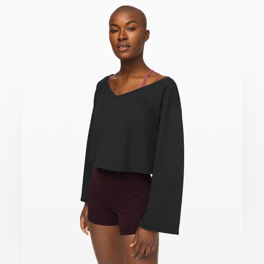 Lululemon NWOT Show Your‎ Depth M/L Bell Sleeve Crop Heathered Black Reversible